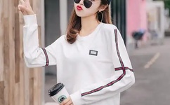 美女裸露洗澡图